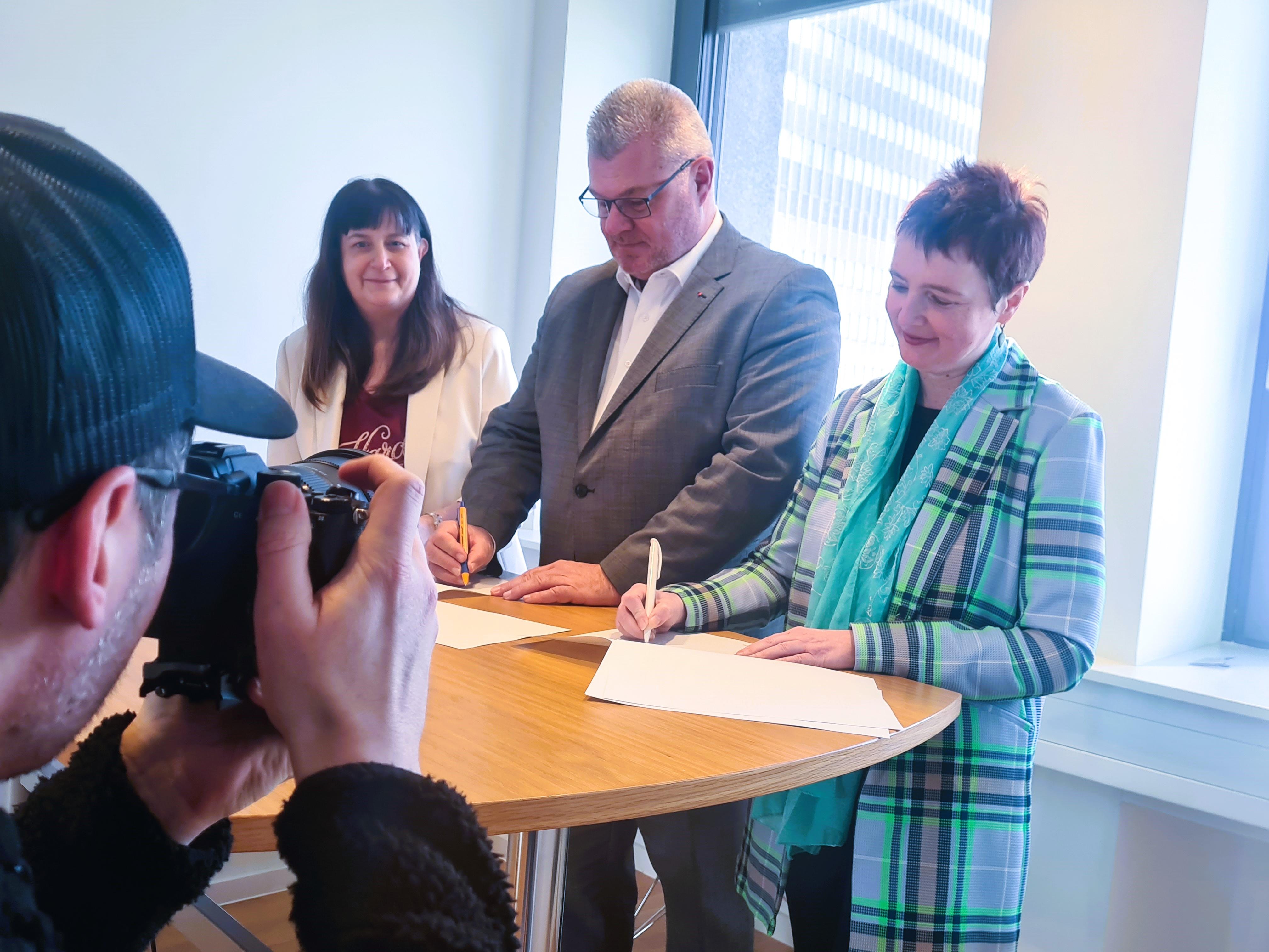 Vertragsunterzeichnung zwischen NBE NRW und WestLotto.